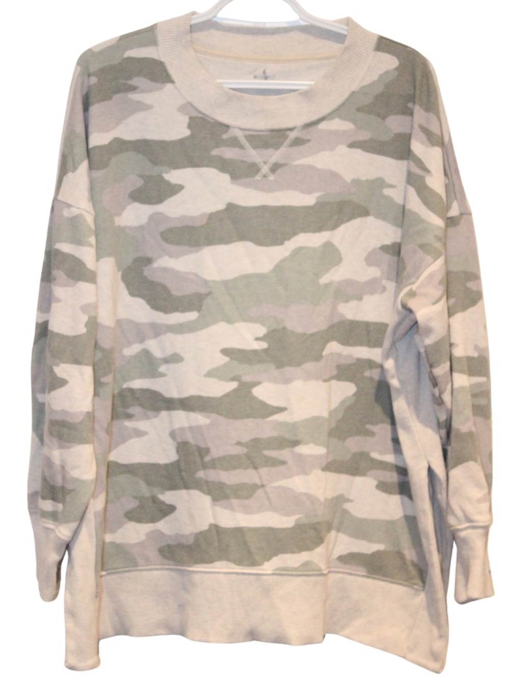2/$50 🏷 Aerie Camo Side Slit Sweater Size Large